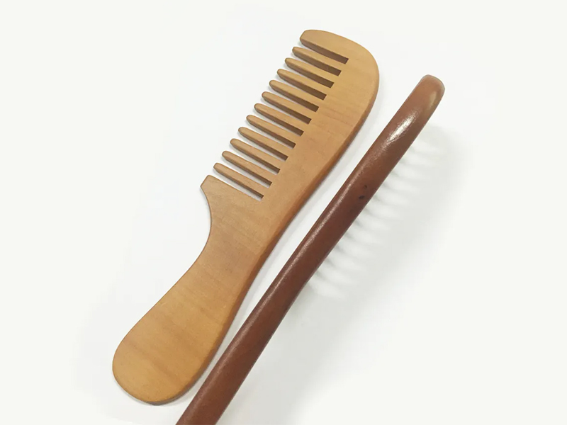 Mini drveni češalj od bambusa sa širokim zubima