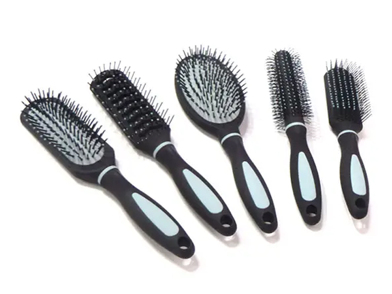 Set plastičnih četki za kosu s gumenim premazom