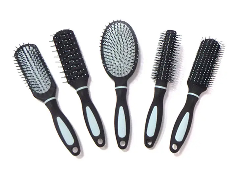 Set plastičnih četki za kosu s gumenim premazom