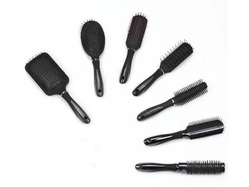 Set plastičnih četki za kosu
