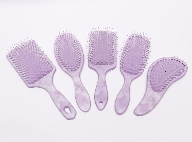 Kako pravilno koristiti i čistiti mini plastičnu četku za kosu?